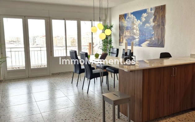 Resale - Apartment - Torrevieja - Torrevieja Centro