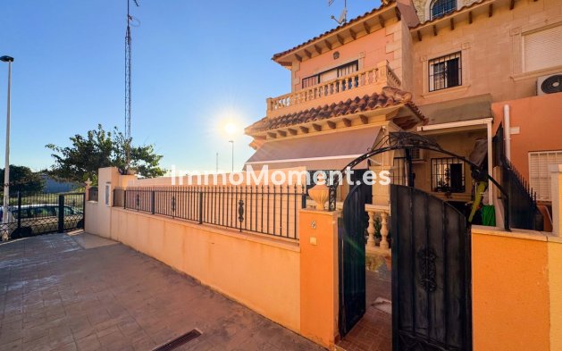 Resale - Townhouse - Torrevieja - Aguas Nuevas