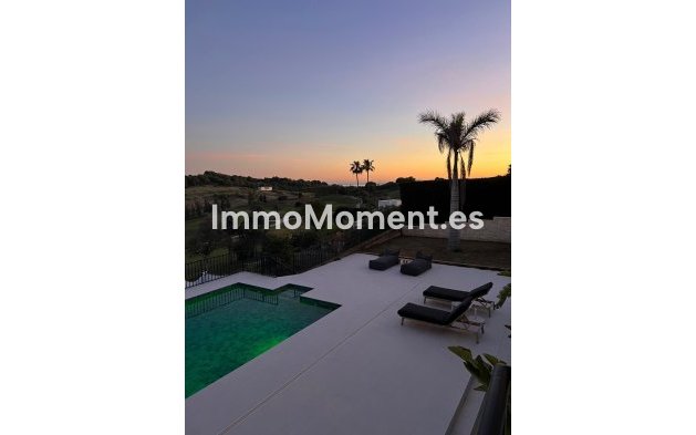 Resale - Detached villa - New Golden Mile