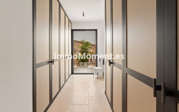 Resale - Detached villa - New Golden Mile