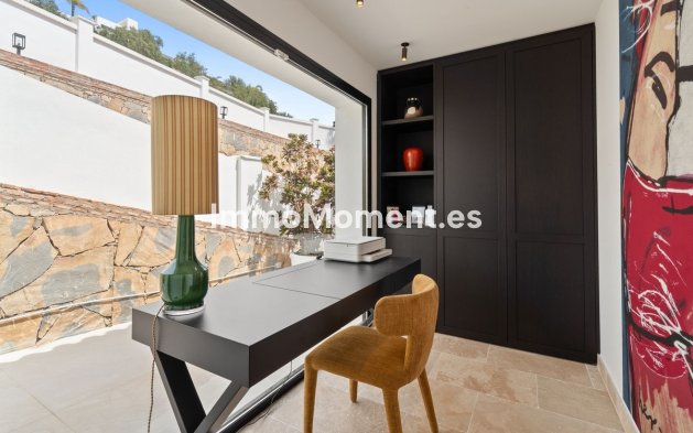 Resale - Detached villa - New Golden Mile