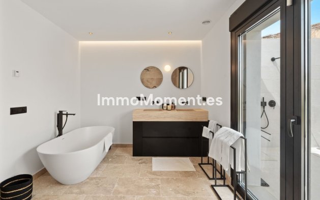 Resale - Detached villa - New Golden Mile