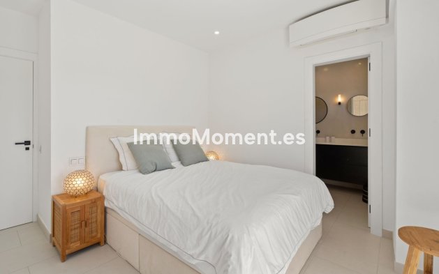 Resale - Detached villa - New Golden Mile