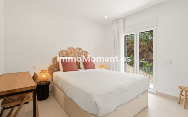 Resale - Detached villa - New Golden Mile