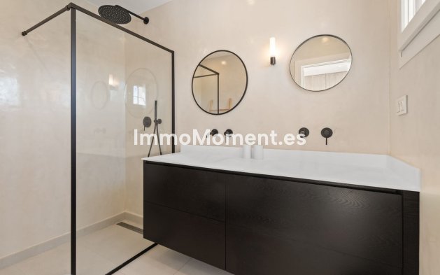 Resale - Detached villa - New Golden Mile