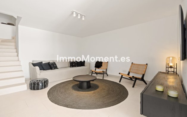 Resale - Detached villa - New Golden Mile