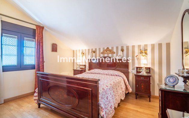 Wiederverkauf - Freistehende Villa -   Inländisch - Churriana