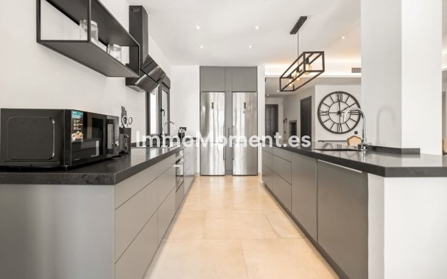Resale - Detached villa - Marbella - Marbesa
