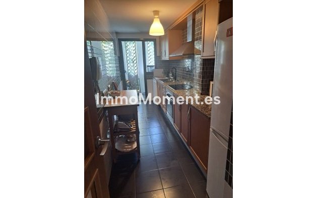 Resale - Apartment - Estepona - Selwo