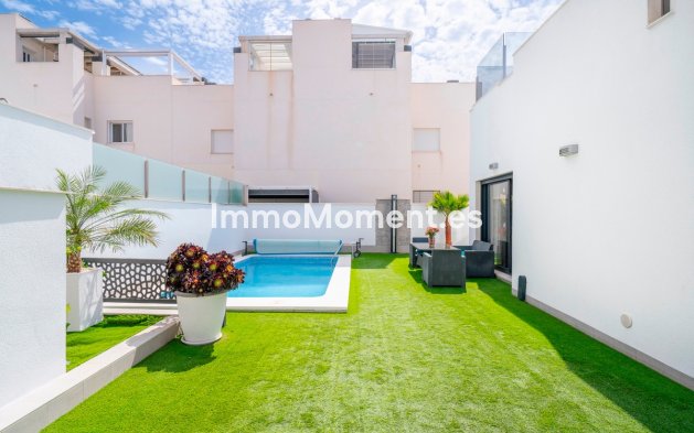 Bestaande woning - Vrijstaande villa - Torrevieja - Torrevieja Centro