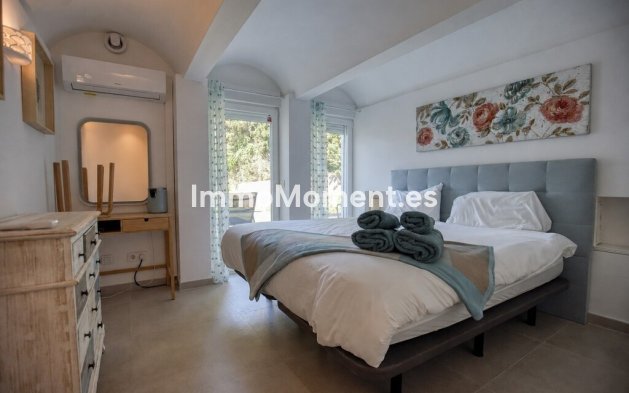 Resale - Detached villa - Estepona - Estepona Centro