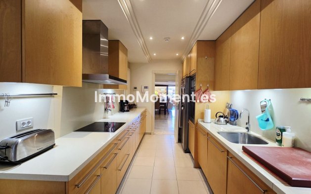 Resale - Apartment - Estepona - Estepona Centro