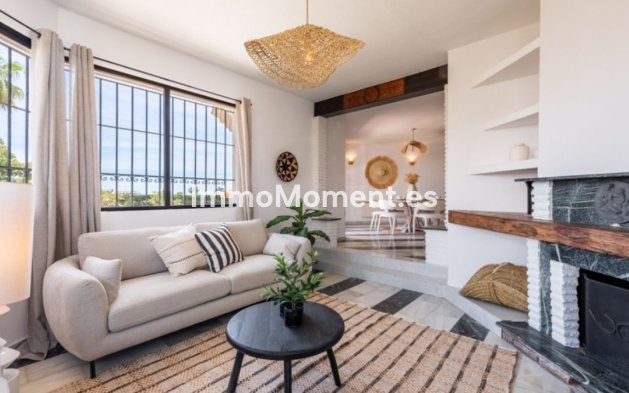 Resale - Detached villa - Estepona - Estepona Centro