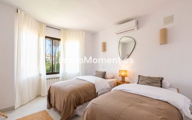 Resale - Detached villa - Estepona - Estepona Centro