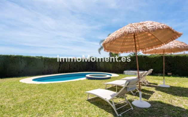 Resale - Detached villa - Estepona - Estepona Centro