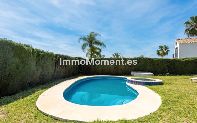 Resale - Detached villa - Estepona - Estepona Centro