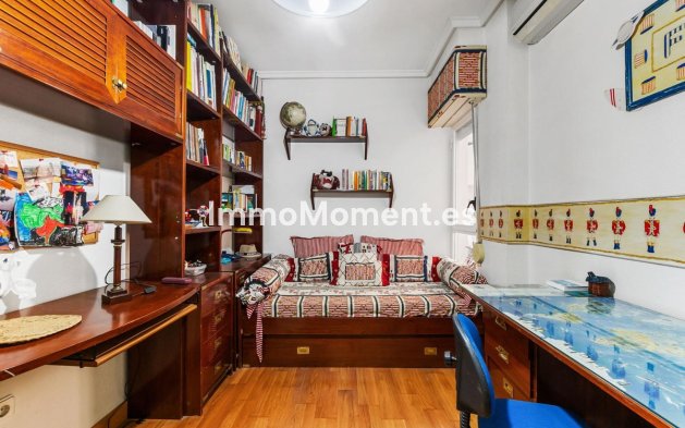Resale - Apartment - Torrevieja - Torrevieja Centro
