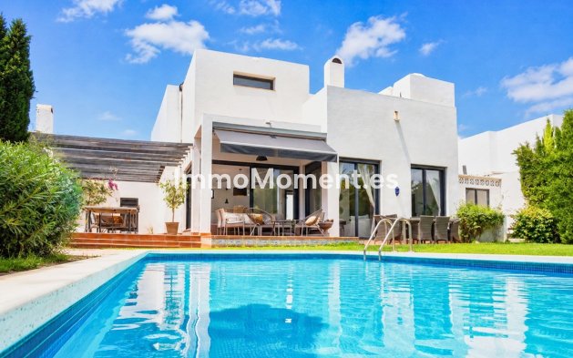 Resale - Detached villa - Marbella - Nueva Andalucía