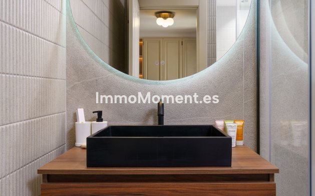 Resale - Apartment - Marbella - Puerto Banús