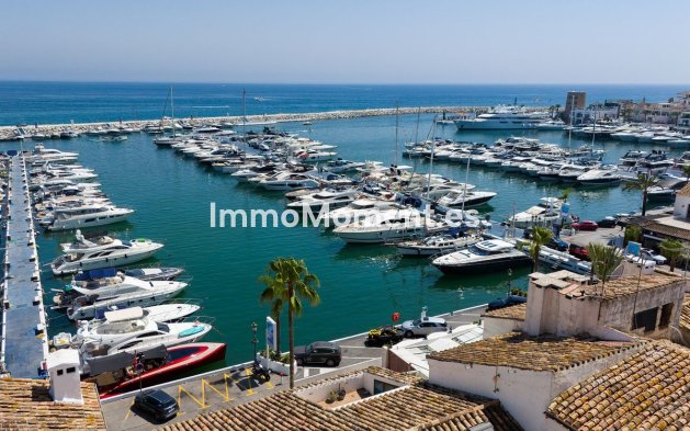 Resale - Apartment - Marbella - Puerto Banús