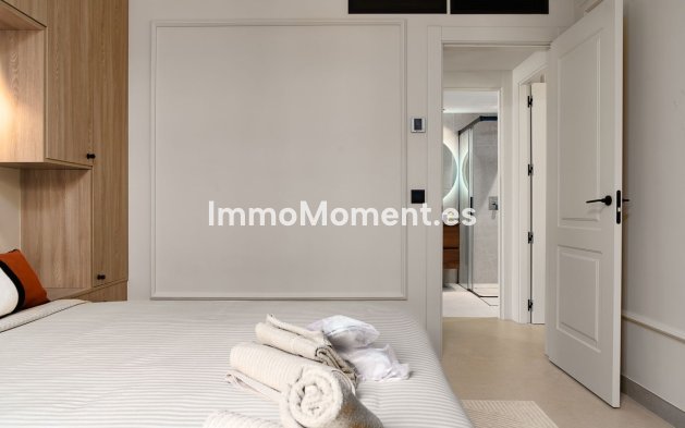 Resale - Apartment - Marbella - Puerto Banús