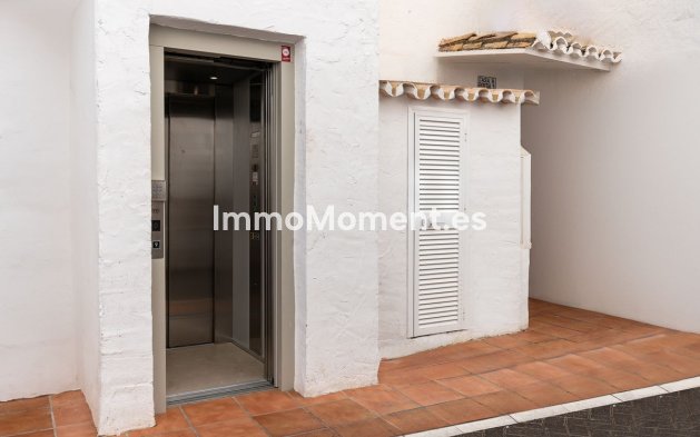 Resale - Apartment - Marbella - Puerto Banús