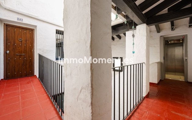 Resale - Apartment - Marbella - Puerto Banús