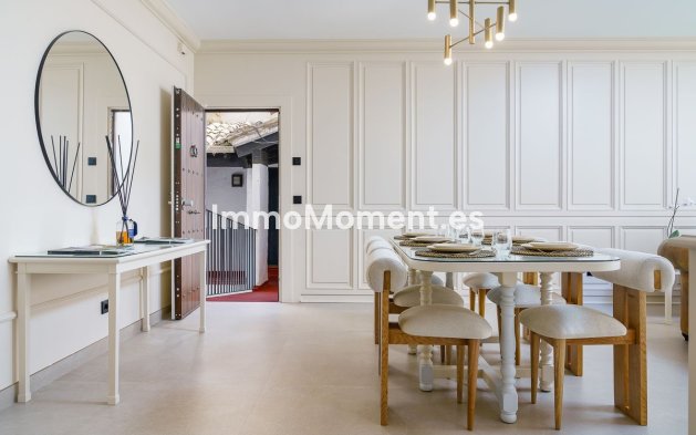 Resale - Apartment - Marbella - Puerto Banús