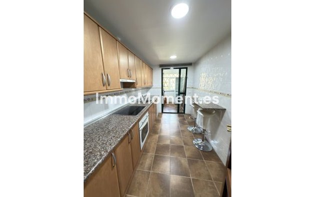 Resale - Apartment - Estepona - Estepona Centro