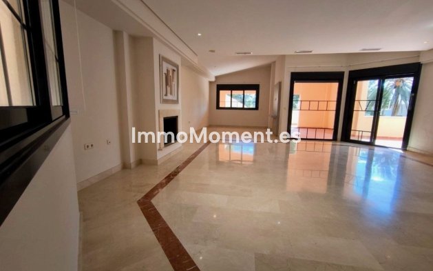 Resale - Apartment - Marbella - Puerto Banús
