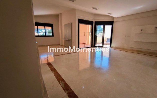 Resale - Apartment - Marbella - Puerto Banús