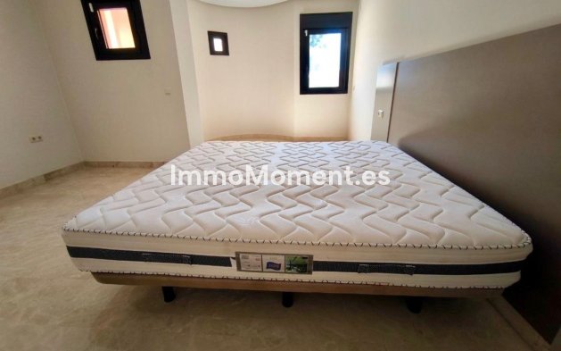 Resale - Apartment - Marbella - Puerto Banús