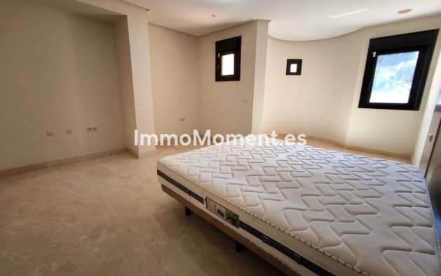 Resale - Apartment - Marbella - Puerto Banús