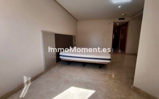 Resale - Apartment - Marbella - Puerto Banús