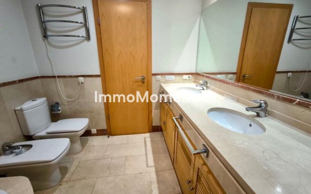 Resale - Apartment - Marbella - Puerto Banús