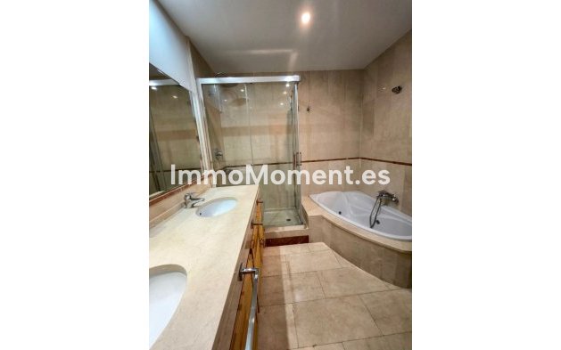 Resale - Apartment - Marbella - Puerto Banús