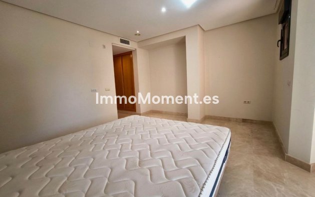 Resale - Apartment - Marbella - Puerto Banús