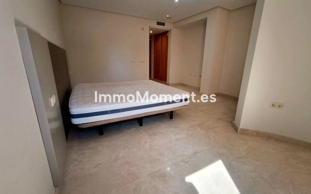 Resale - Apartment - Marbella - Puerto Banús