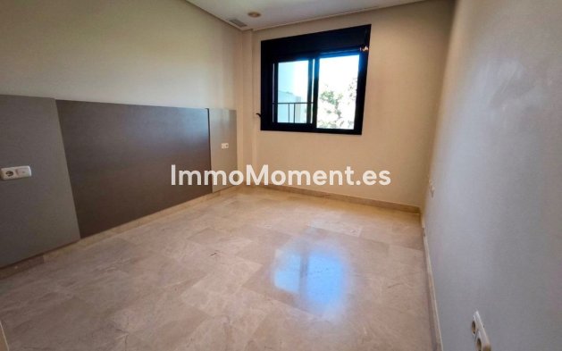 Resale - Apartment - Marbella - Puerto Banús