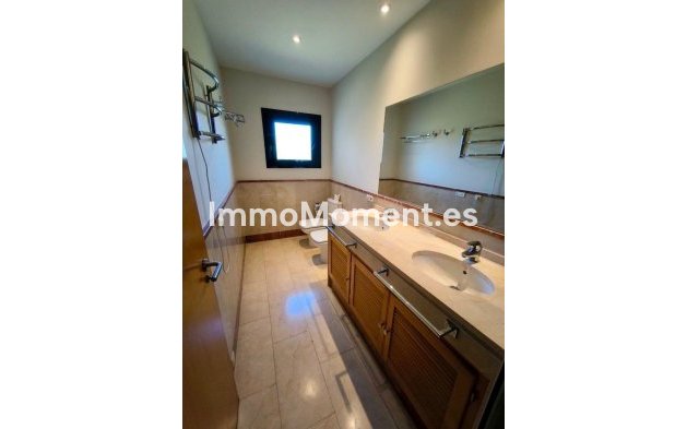 Resale - Apartment - Marbella - Puerto Banús