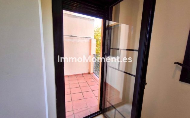 Resale - Apartment - Marbella - Puerto Banús