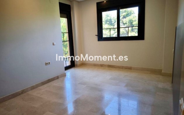 Resale - Apartment - Marbella - Puerto Banús