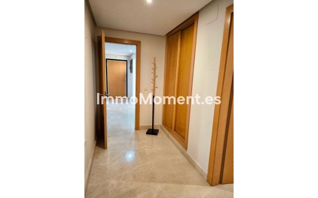 Resale - Apartment - Marbella - Puerto Banús