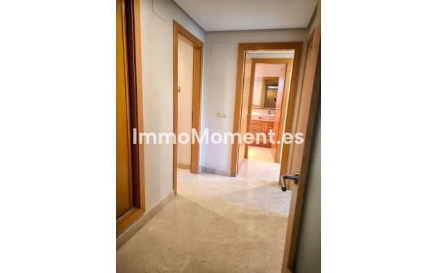 Resale - Apartment - Marbella - Puerto Banús