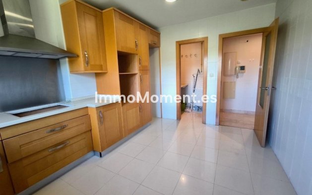 Resale - Apartment - Marbella - Puerto Banús