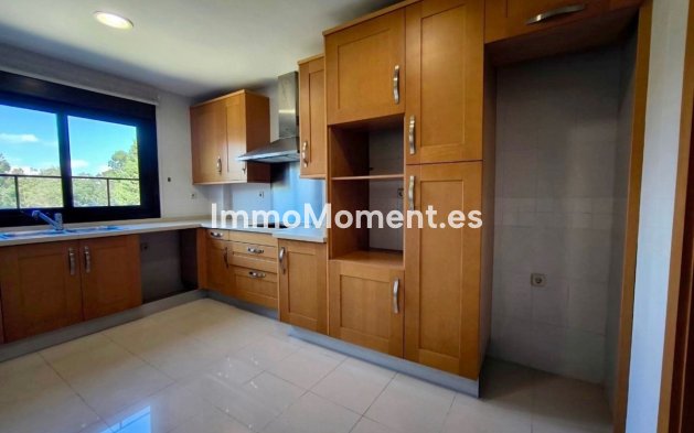 Resale - Apartment - Marbella - Puerto Banús