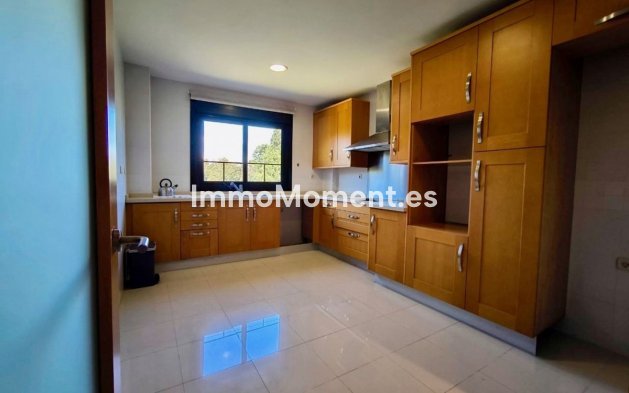 Resale - Apartment - Marbella - Puerto Banús