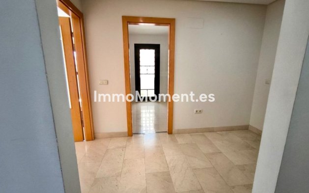 Resale - Apartment - Marbella - Puerto Banús