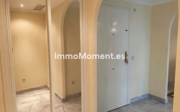 Resale - Apartment - Marbella - Nueva Andalucía