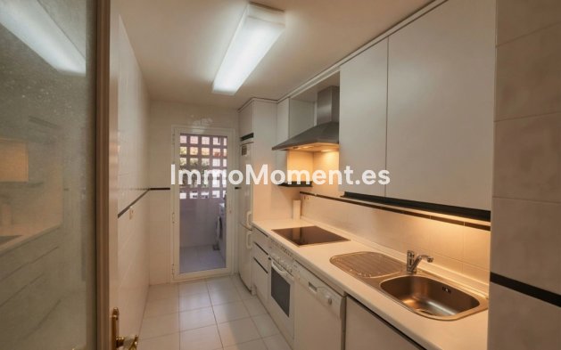 Resale - Apartment - Marbella - Nueva Andalucía